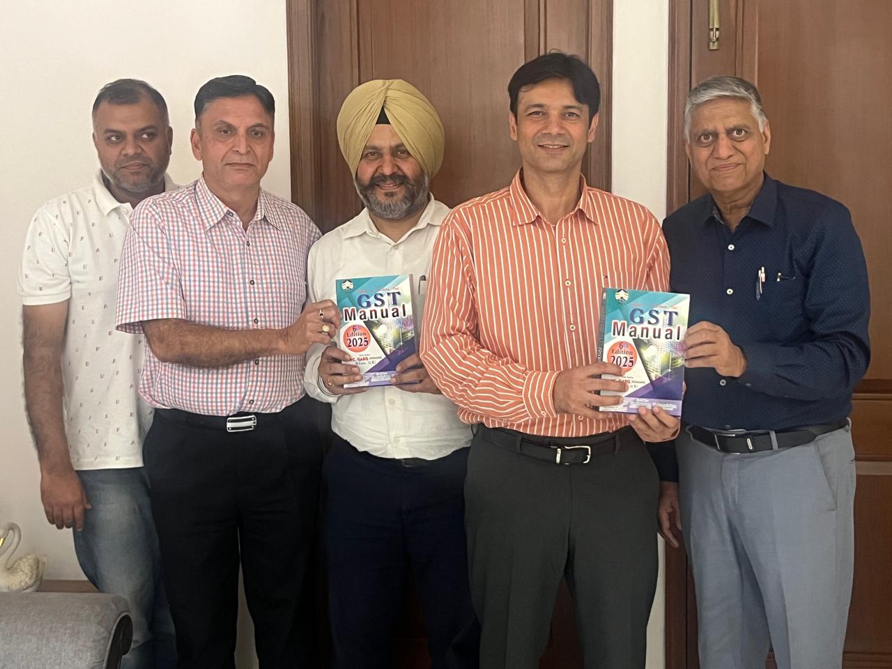 कर आयुक्त पंजाब ने गर्ग की व्यापक जीएसटी गाइड- 'जीएसटी मैनुअल' संस्करण 2025 जारी किया